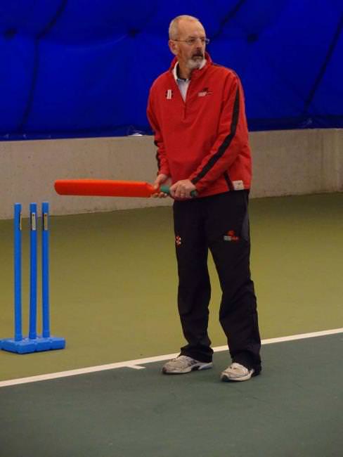 Pupils pad up for ‘The Cricketman’!